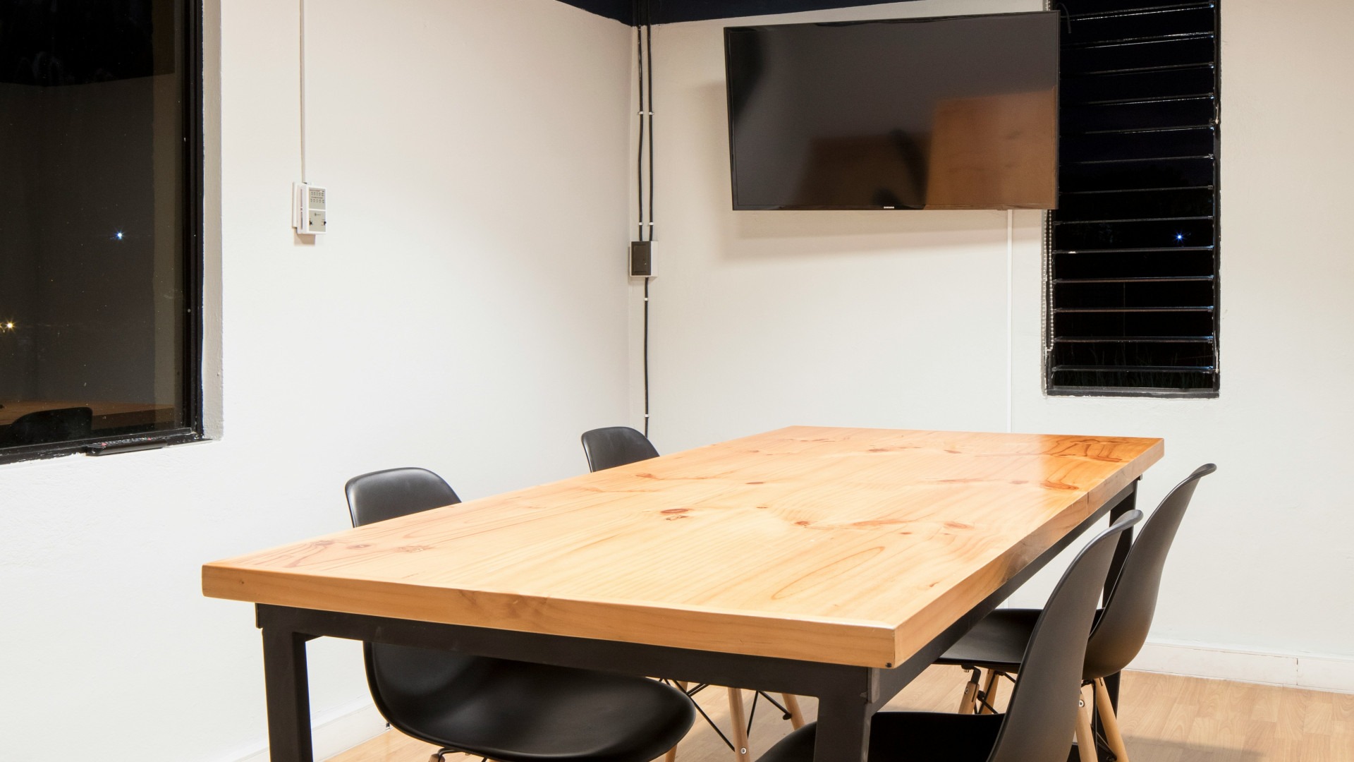 Cloison de bureau sur mesure : une solution adaptée à vos besoins