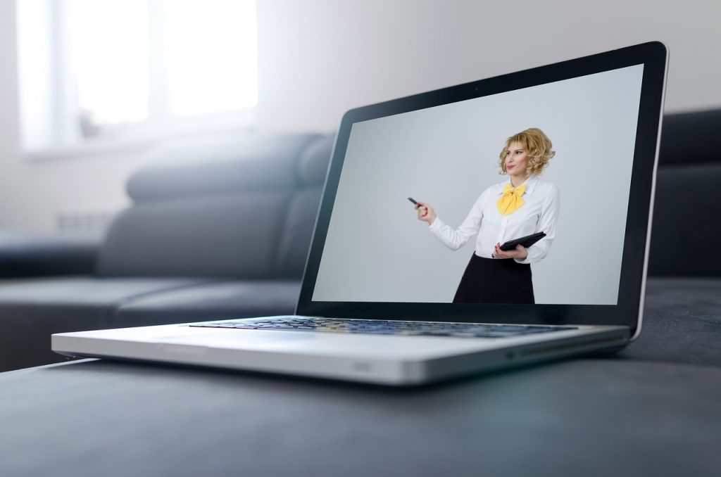 Comment améliorer votre communication professionnelle en anglais grâce aux cours en visio ?