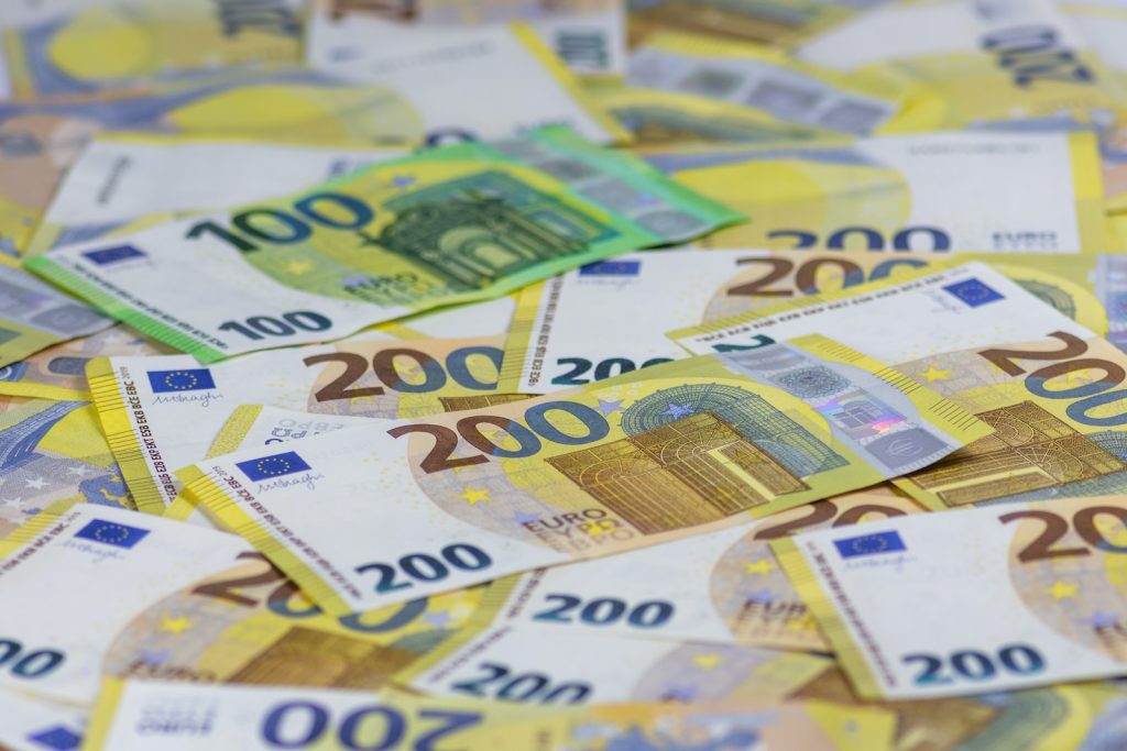 déductions fiscales suite à des dons réguliers à des associations