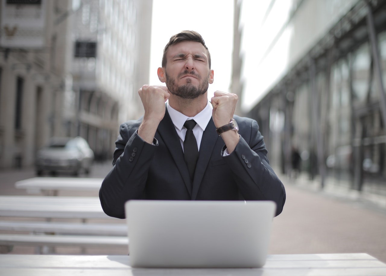 Fiche métier, salaire : comment devenir trader sportif ?