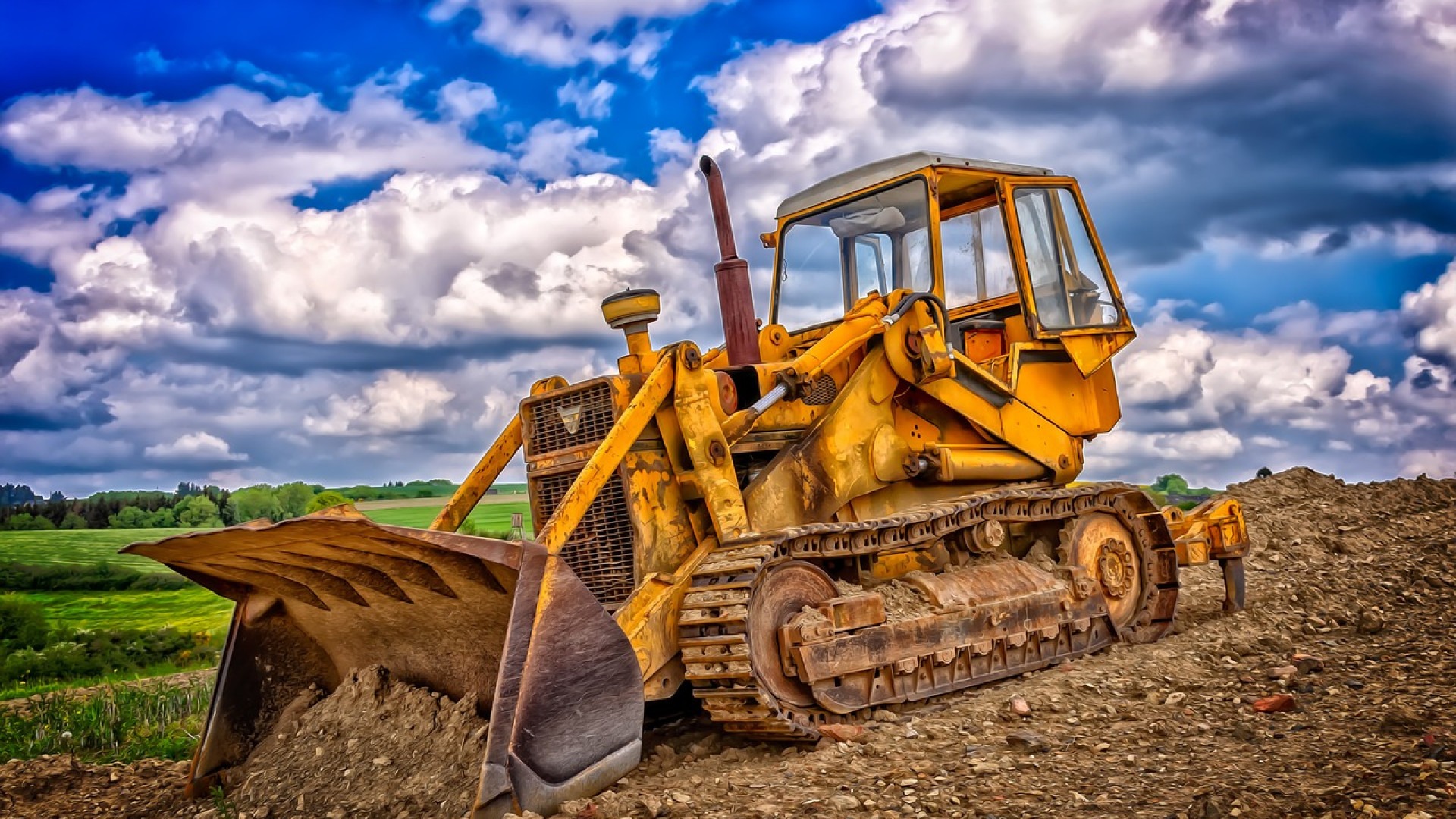 Remplacer les chenilles de son engin de chantier très facilement